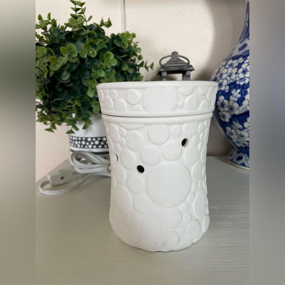 Scentsy Fizz White Wax Warmer Ceramic Full Size Bubbles Dots Circles